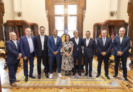 Inés Rey recibe aos equipos participantes no Teresa Herrera de Mauro Silva, Bebeto e Álex Bergantiños