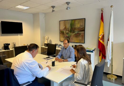 O alcalde de Frades valora o compromiso da Xunta para mellorar a ponte de Brates e facer unha nova sobre o río Samo