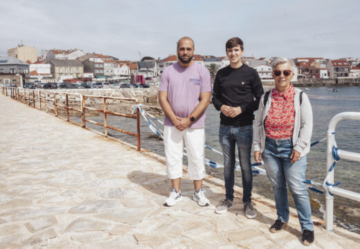 O concello de Ribeira solicita a Portos de Galicia o arreglo da barandill do muelle de Corrubedo