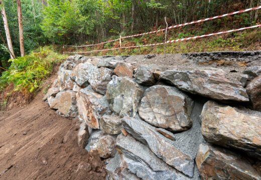 O Concello de San Sadurniño asegura a pista da Ribeira, danada durante os temporais de fin de ano