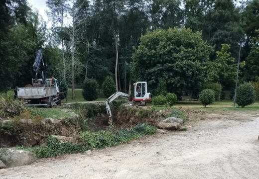 O Concello iniciou esta semana os traballos de limpeza hidráulica dun tramo do río Freixeiro