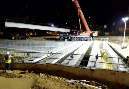 O Concello coloca a primeira estrutura que conecta os barrios de Matogrande e Xuxán