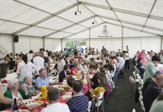 Paderne volve saír a celebrar en comunidade tras a pandemia cunha Romaría dá Familia multitudinaria