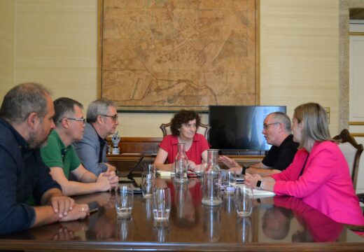 A alcaldesa aborda co rexedor de Ames os asuntos de interese para ambos municipios