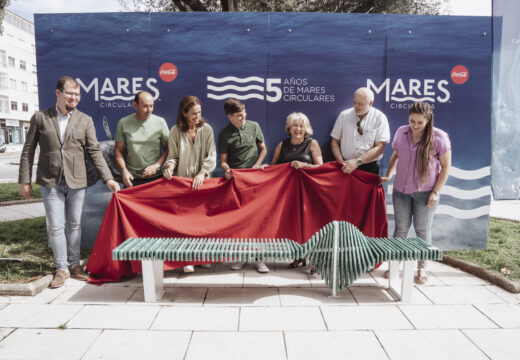 Xa podemos visitar en 13 localizacións o Banco de Mares Circulares fabricado con lixo mariño