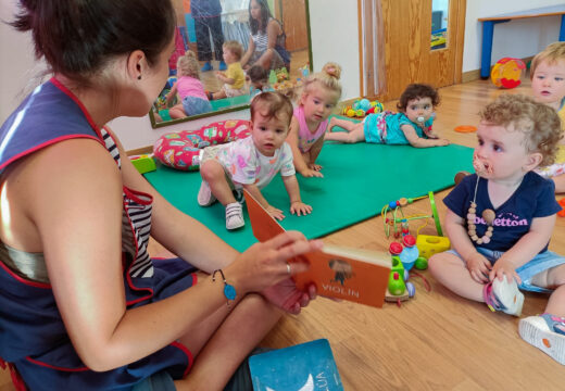 24 nenas e nenos comezan curso na escola infantil municipal de San Sadurniño