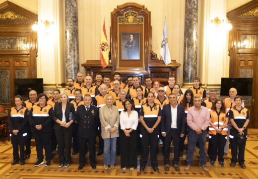 A alcaldesa recibe a Protección Civil polo 40 aniversario da súa posta en marcha