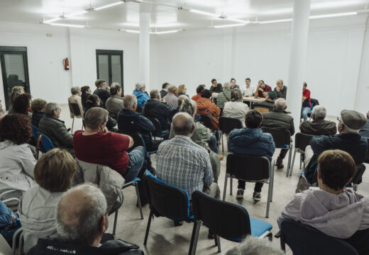 O goberno municipal reúnese coa veciñanza da parroquia de Olveiros