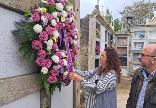 Colocados os tradicionais arranxos florais a García Martí, a Mariquiña e a Devoto Fantoni