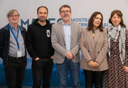 A VI Mostra Internacional de Cinema Documental Mares da Fin do Mundo, organizada por primeira vez pola Asociación Cultural Mares da Fin do Mundo e patrocinada pola Deputación da Coruña, a Xunta de Galicia e o Concello de Outes