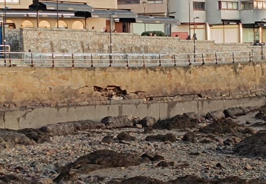 O Concello reclama á Xunta a urxente reparación do porto de Santa Cruz