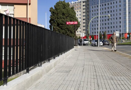 Finalizan os traballos para mellorar a accesibilidade peonil no treito que conecta a avenida de Monelos coa rolda Camilo José Cela, no Barrio das Flores