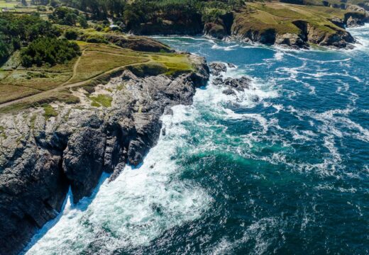 Os paseos e parques costeiros, o Monumento Natural e o Bosque de Xaz declarados sendeiros azuis europeos