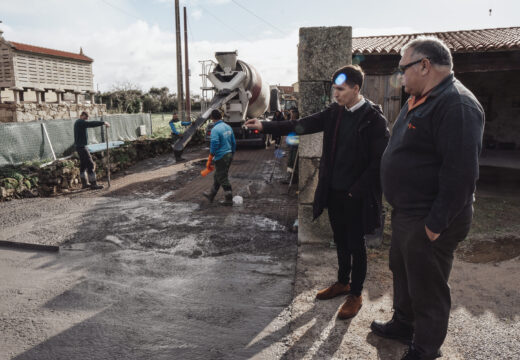 Pavimentado no lugar de Teira