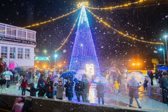O Concello de Laxe deulle a benvida ao Nadal 2023 co acendido da iluminación festiva