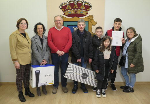 Entregados os regalos do programa  “Aagasalla comercio local, ten premio”