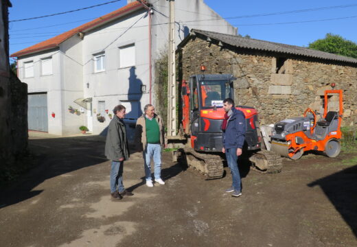 O concello amplía a calzada e mellora o firme no núcleo de San Paio da parroquia de Erboedo