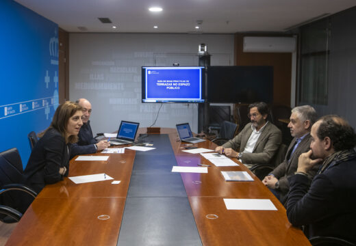 A Xunta e os responsables de Estrella Galicia abordan a necesidade de mellorar a integración das terrazas da hostalería na súa contorna