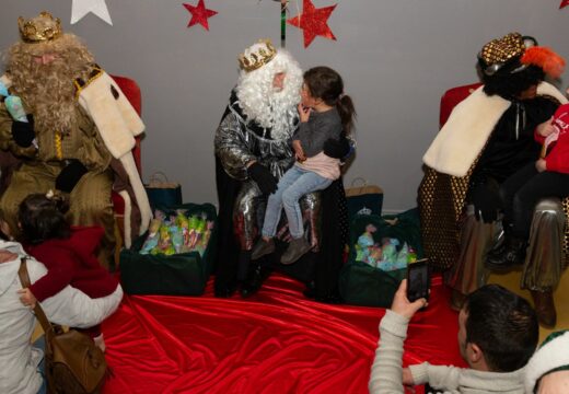 Os Reis Magos inician este mércores en Moeche o seu percorrido pola comarca