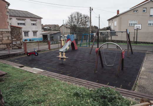 O concello de Ribeira renovará os parques infantís de A Capela, Parte ao Río e Pedra Pateira