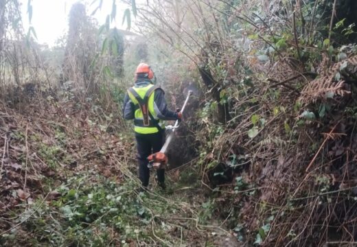 A Xunta executa actuacións de limpeza nos treitos interurbanos de dous ríos no concello de Carral