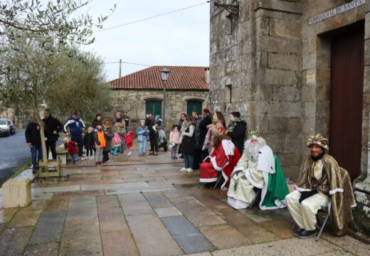 Os Reis Magos visitarán o venres todas as parroquias de Brión nun autobús de época