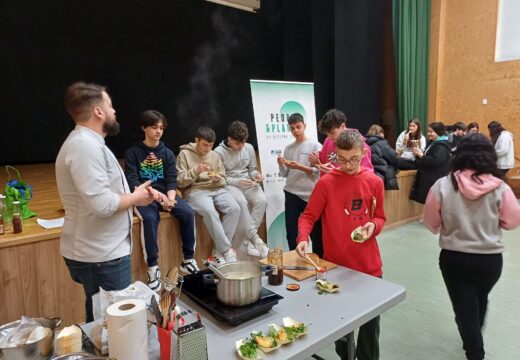 A rapazada do CPI de San Sadurniño preparou riquísimos petiscos con produtos da Fusquenlla