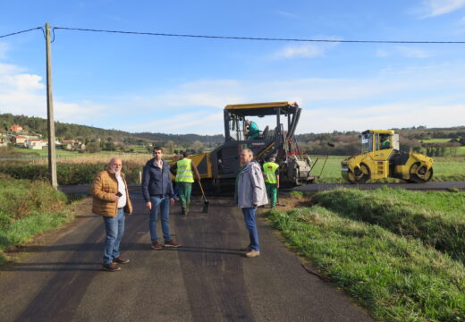 En marcha as obras de mellora da estrada de Lendo que comunica O Cruceiro e Escurido