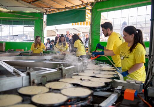 A XLI Festa da Filloa de Lestedo repartirá o domingo máis de 50.000 filloas e contará cun desfile con 40 Xenerais da Ulla a cabalo