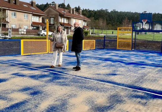 Mila Castro reclámalle ao goberno local que axilice a recepción do parque infantil de Roxos