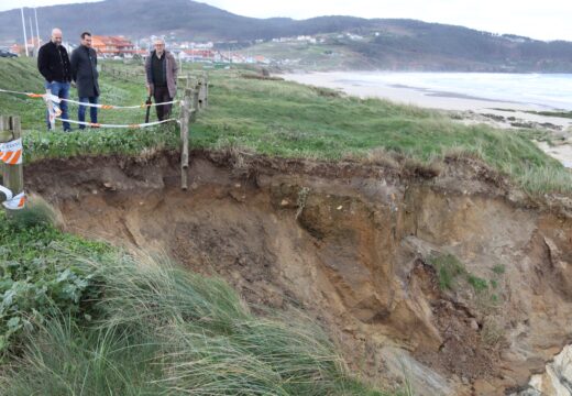 O Concello de Carballo solicita a Costas que axilice o proxecto de consolidación dos noiros da praia de Razo