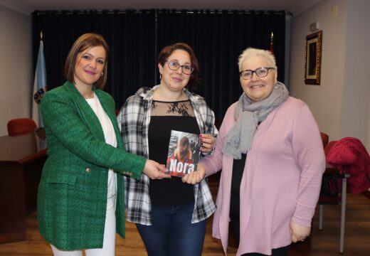 A lousamiá Lucía Rodríguez Figueira presenta este sábado o seu primeiro libro, “Nora”, na Casa da Cultura de Lousame