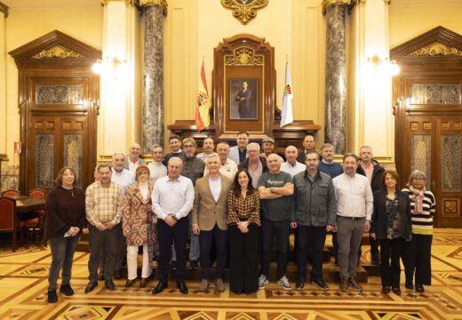 A alcaldesa trasládalle o agradecemento do Concello aos 34 traballadores municipais xubilados o pasado ano 2023