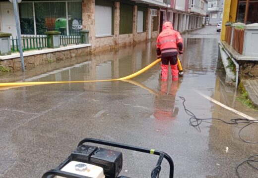 As intensas choivas dos últimos días están a agravar aínda máis os problemas de infraestruturas viarias e inundacións que xa se viñan sufrindo na zona do Paseo da Madalena