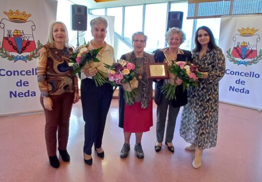 O Concello pon en valor na súa Xuntanza de mulleres os 40 anos de traballo da Asociación de Amas de Casa de Neda