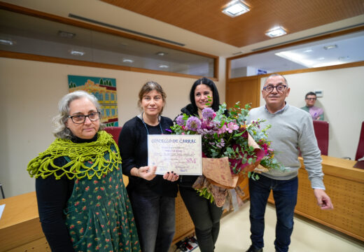 Jessica Otero, da Asociación Salvemos o Val de Barcia e o Monte Xalo, faise co ‘Premio 8 de marzo’