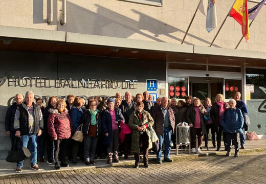 Unha trintena de veciños e veciñas de Frades participa nas xornadas dedicadas á saúde no Hotel Balneario Compostela