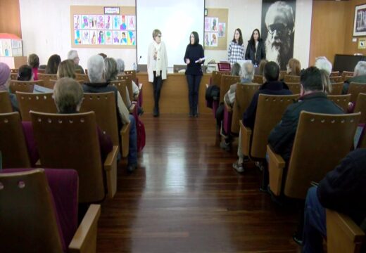 A sétima edición de Camiños de Coñecemento e Experiencia arranca na Pobra con preto de cincuenta participantes