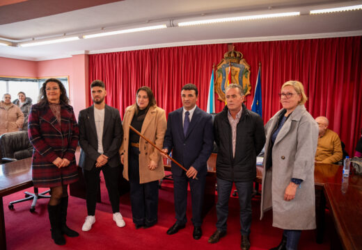 Francisco Charlín Oróns tomou posesión como alcalde de Laxe tras a dimisión de Pérez Añón