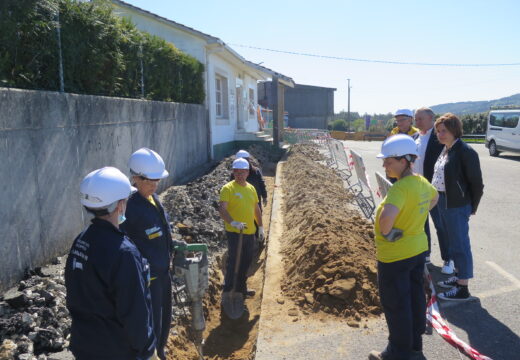 O ‘Obradoiro de emprego A Laracha VIII’ rehabilita o Centro Sociocultural de Erboedo