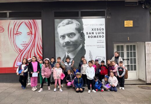 300 escolares percorreron Carballo no “trolebús literario”