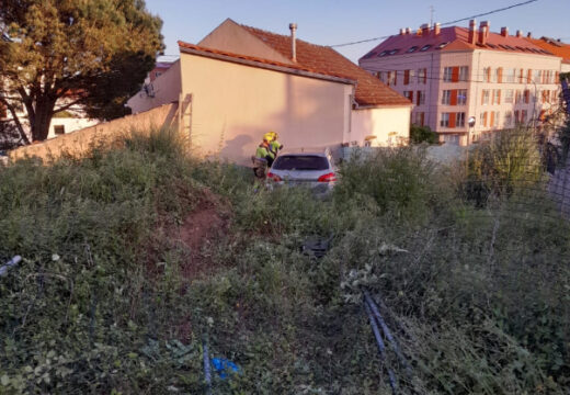 Accidente de tráfico na rúa Doutor Lamas e Andrés, no Concello da Pobra do Caramiñal