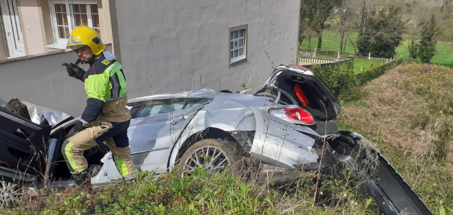 Accidente de tráfico na parroquia de Traba, no concello de Coristanco