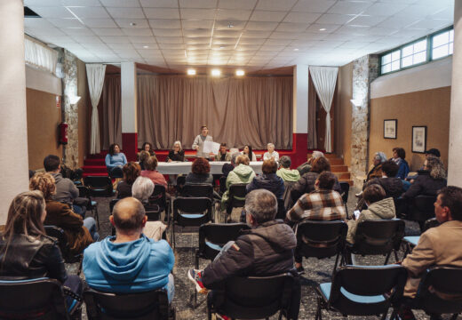 O equipo de goberno municipal reúnese coa veciñanza de Palmeira