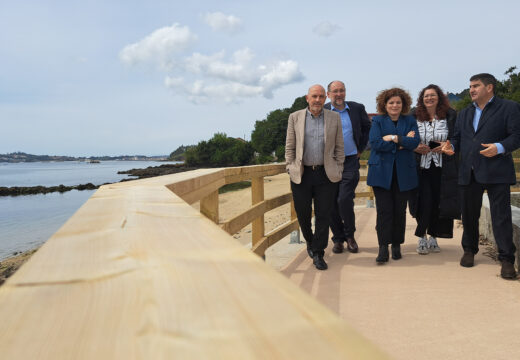 A Ribeiriña loce renovada fachada marítima