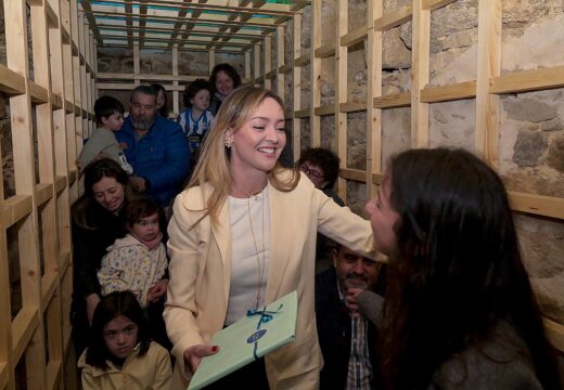 Fabiola García visita a Casa da Muller de Ponteceso na que a Xunta inviste 50.000 euros en actividades de conciliación e envellecemento activo