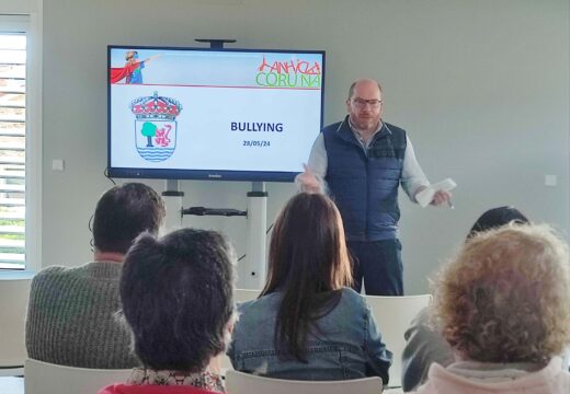 Manuel Ferreiro clausura o ciclo “Xornadas para familias” impartido por Anhida Coruña