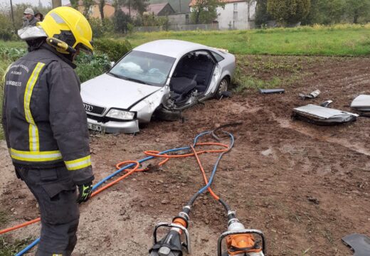 Excarcerado un home tras unha saída de vía na parroquia de Niveiro, no concello de Val do Dubra