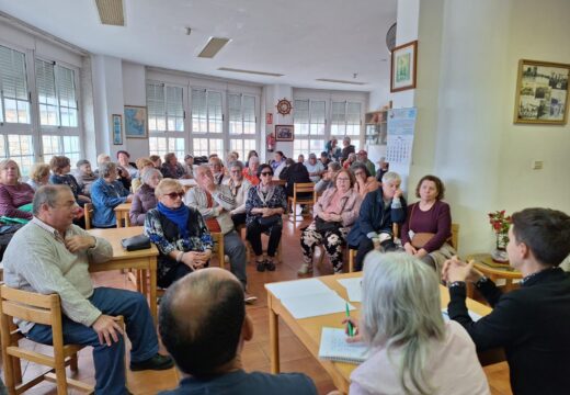 O goberno reúnese coa veciñanza de Corrubedo para escoitar as súas inquedanzas