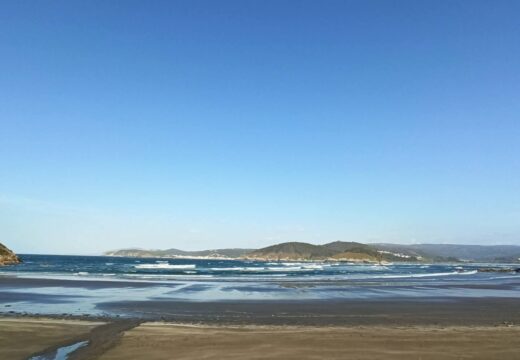 Cariño prepárase para a chegada do verán coa posta a piques das súas praias